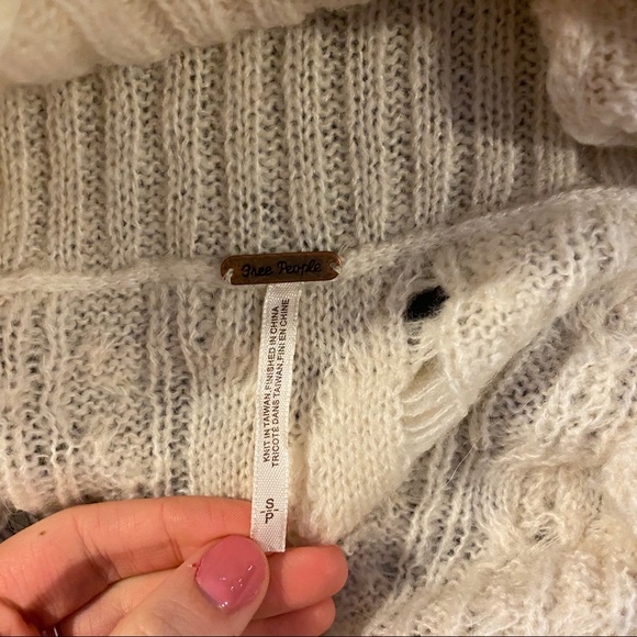 Free People turtleneck sweater - Picture 2 of 3